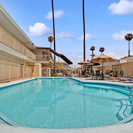 Super 8 By Wyndham Los Angeles-Culver City Area Εξωτερικό φωτογραφία