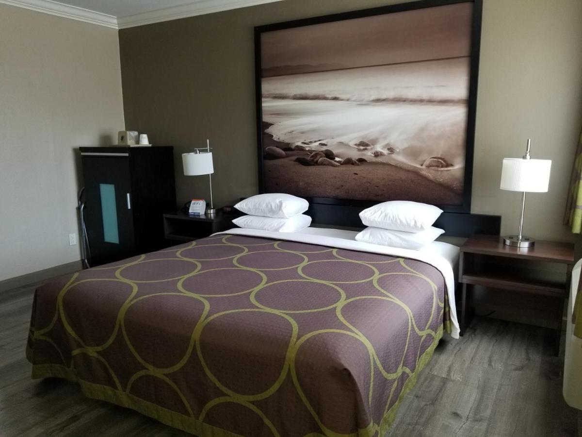 Super 8 By Wyndham Los Angeles-Culver City Area Εξωτερικό φωτογραφία