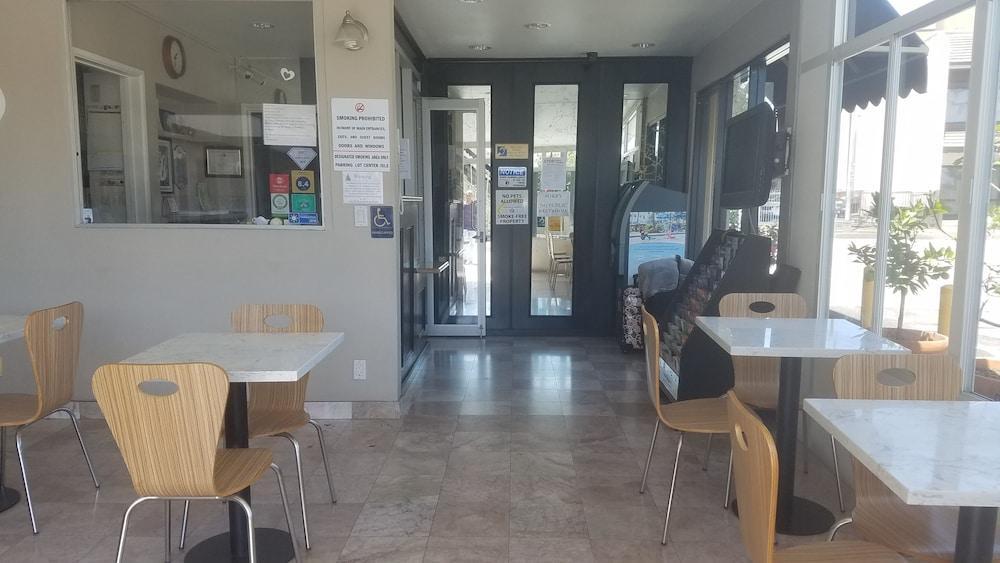Super 8 By Wyndham Los Angeles-Culver City Area Εξωτερικό φωτογραφία