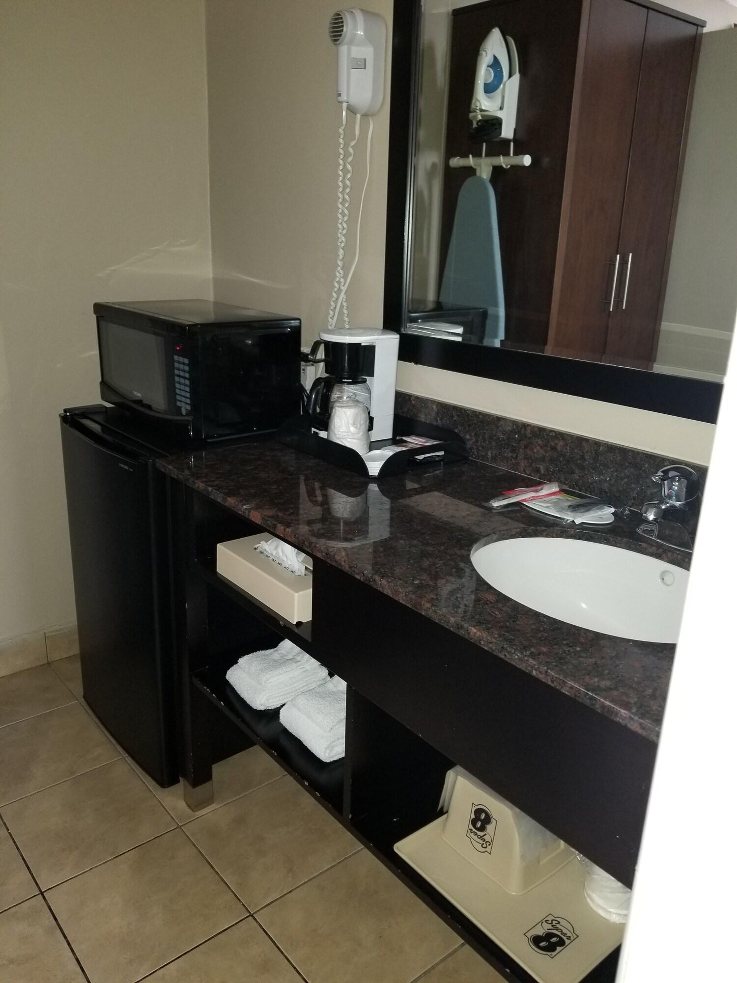 Super 8 By Wyndham Los Angeles-Culver City Area Εξωτερικό φωτογραφία