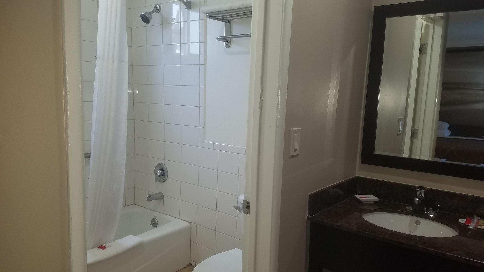 Super 8 By Wyndham Los Angeles-Culver City Area Εξωτερικό φωτογραφία