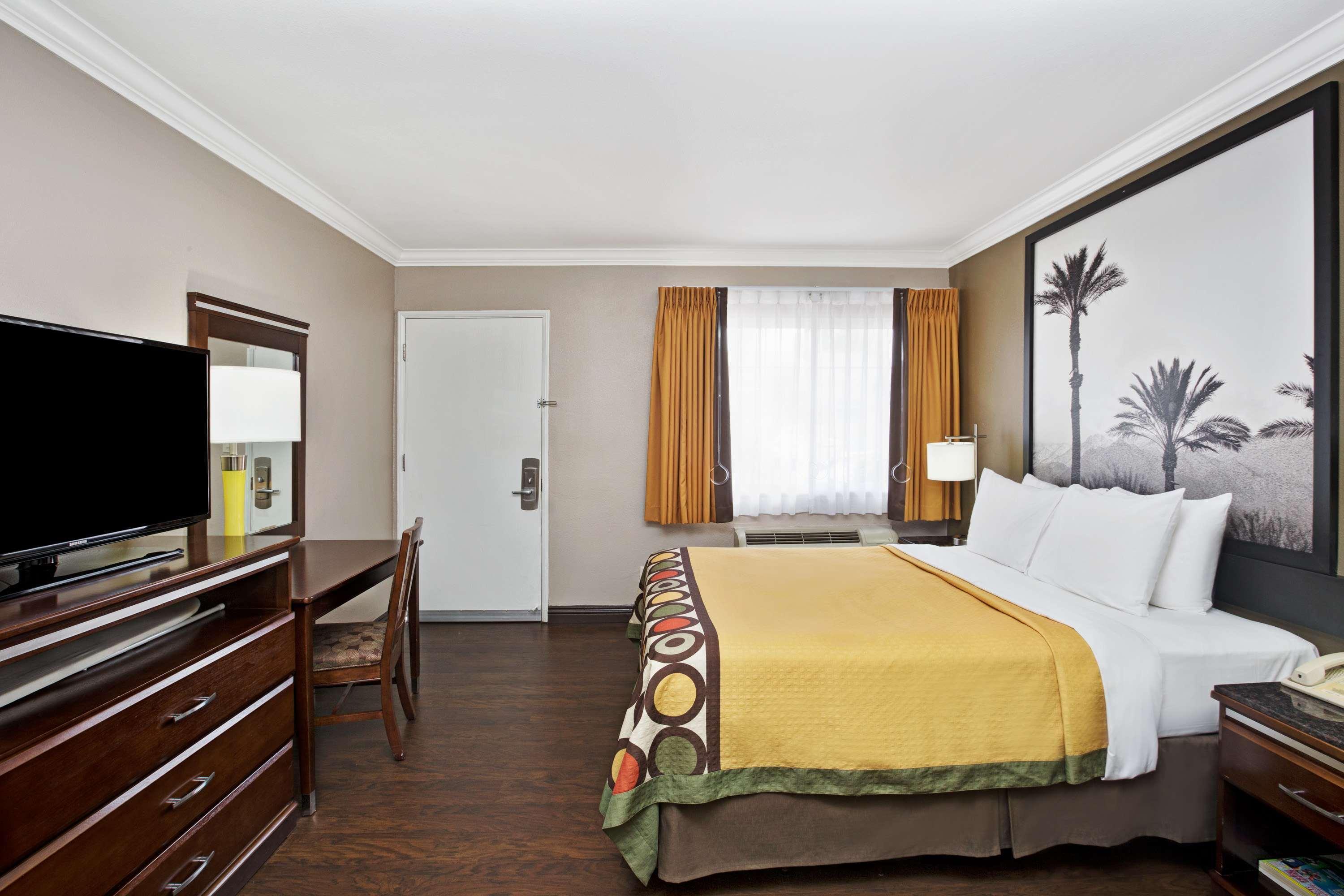 Super 8 By Wyndham Los Angeles-Culver City Area Εξωτερικό φωτογραφία