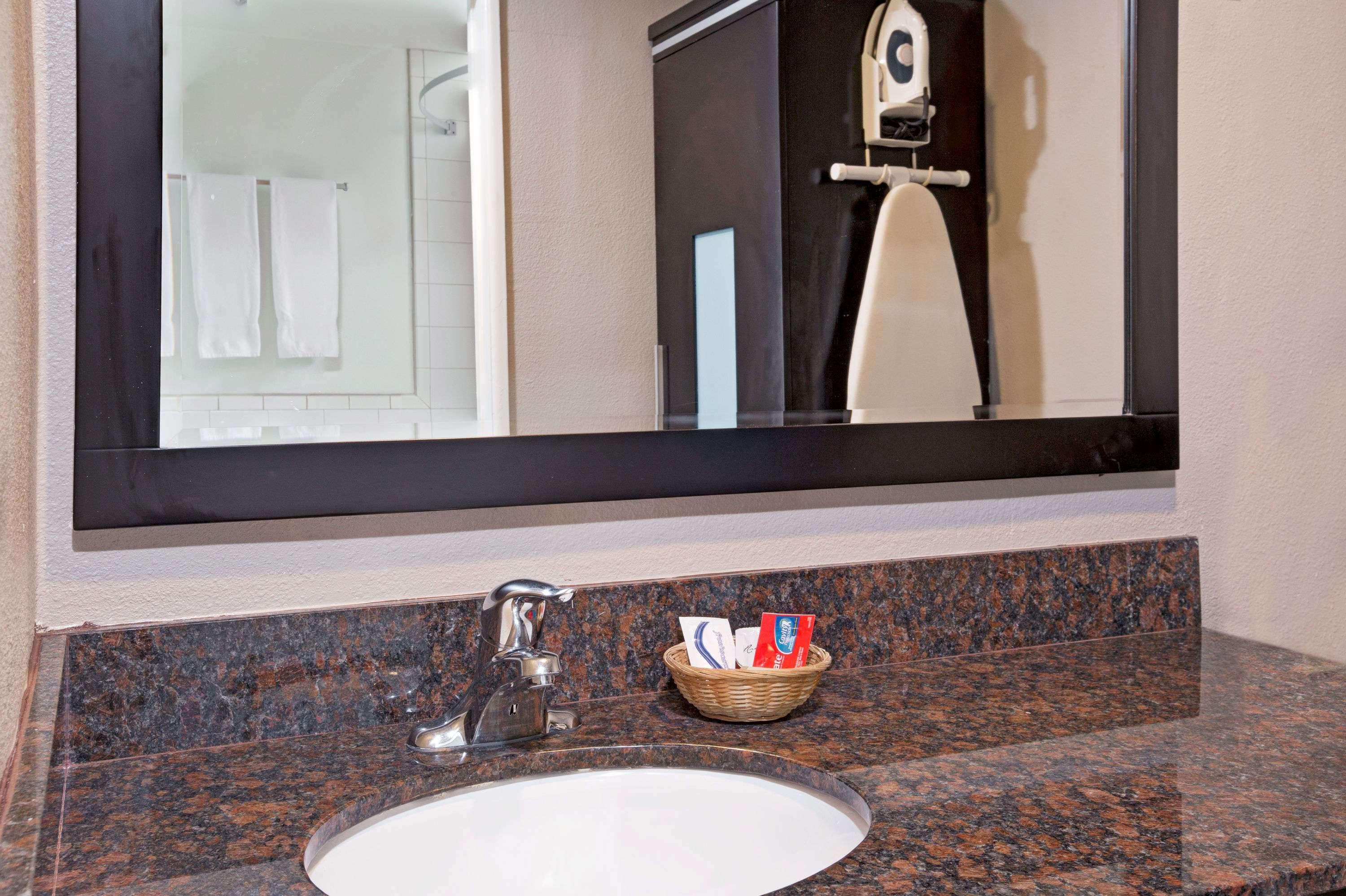 Super 8 By Wyndham Los Angeles-Culver City Area Εξωτερικό φωτογραφία
