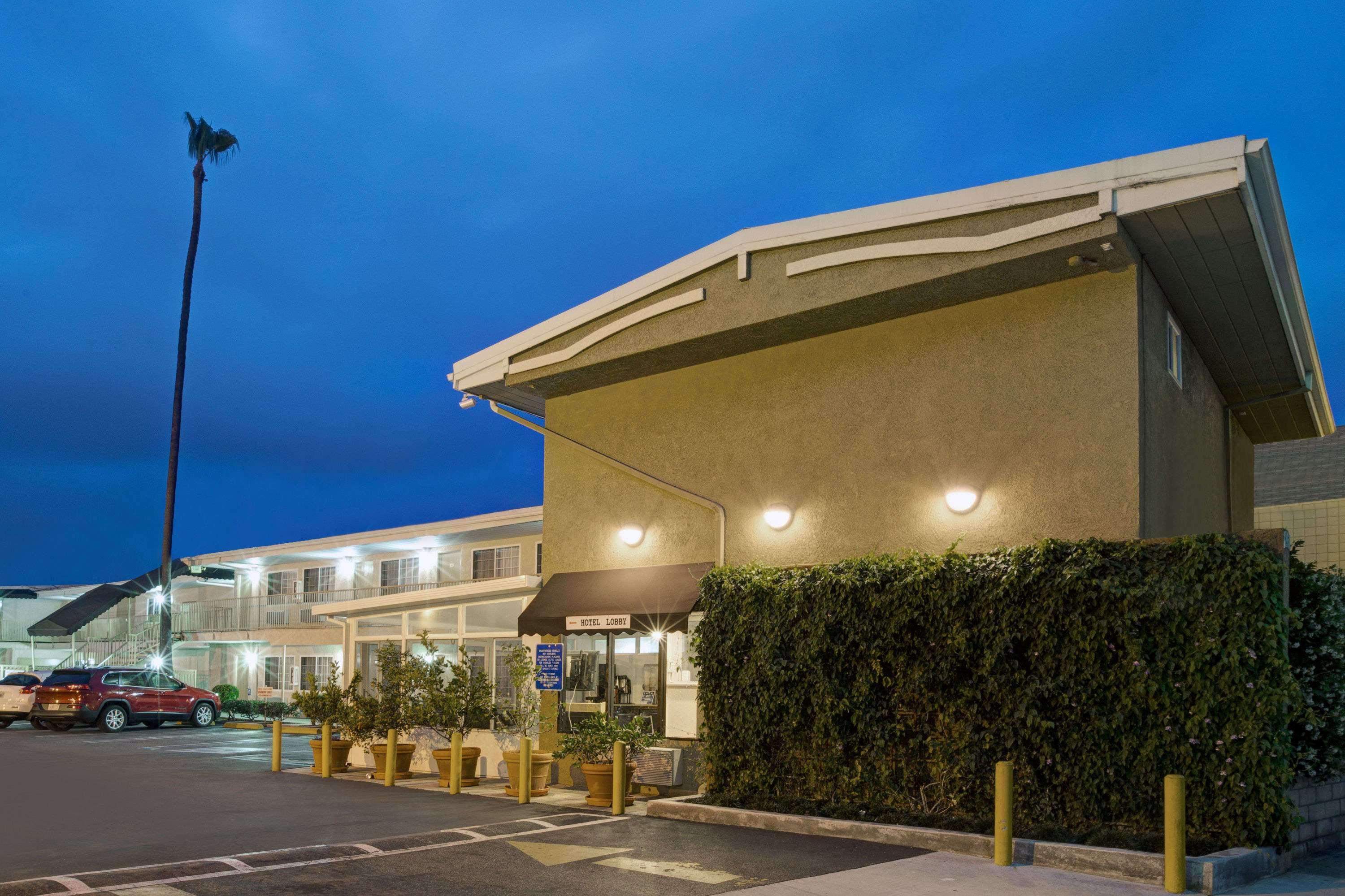 Super 8 By Wyndham Los Angeles-Culver City Area Εξωτερικό φωτογραφία