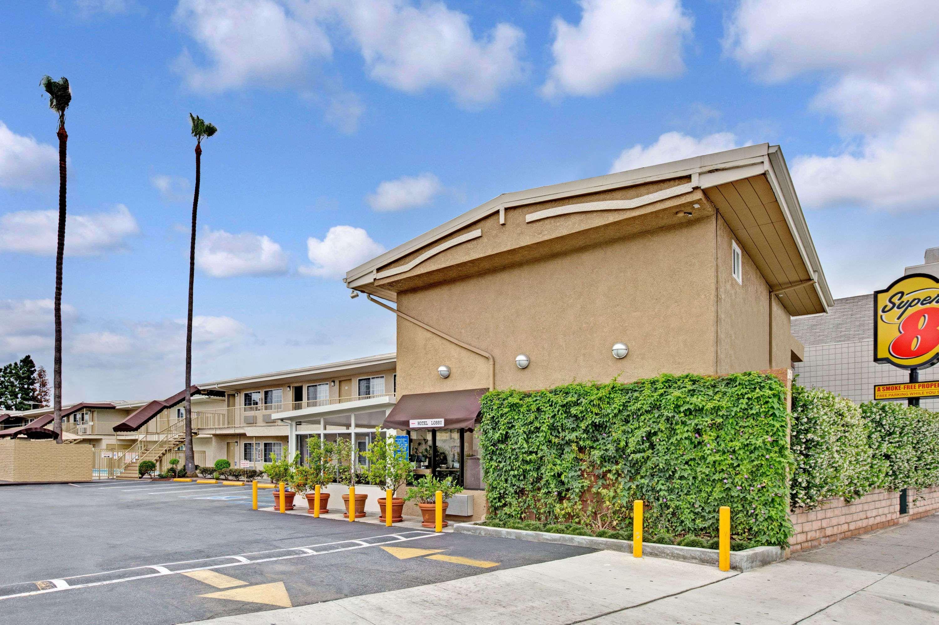 Super 8 By Wyndham Los Angeles-Culver City Area Εξωτερικό φωτογραφία