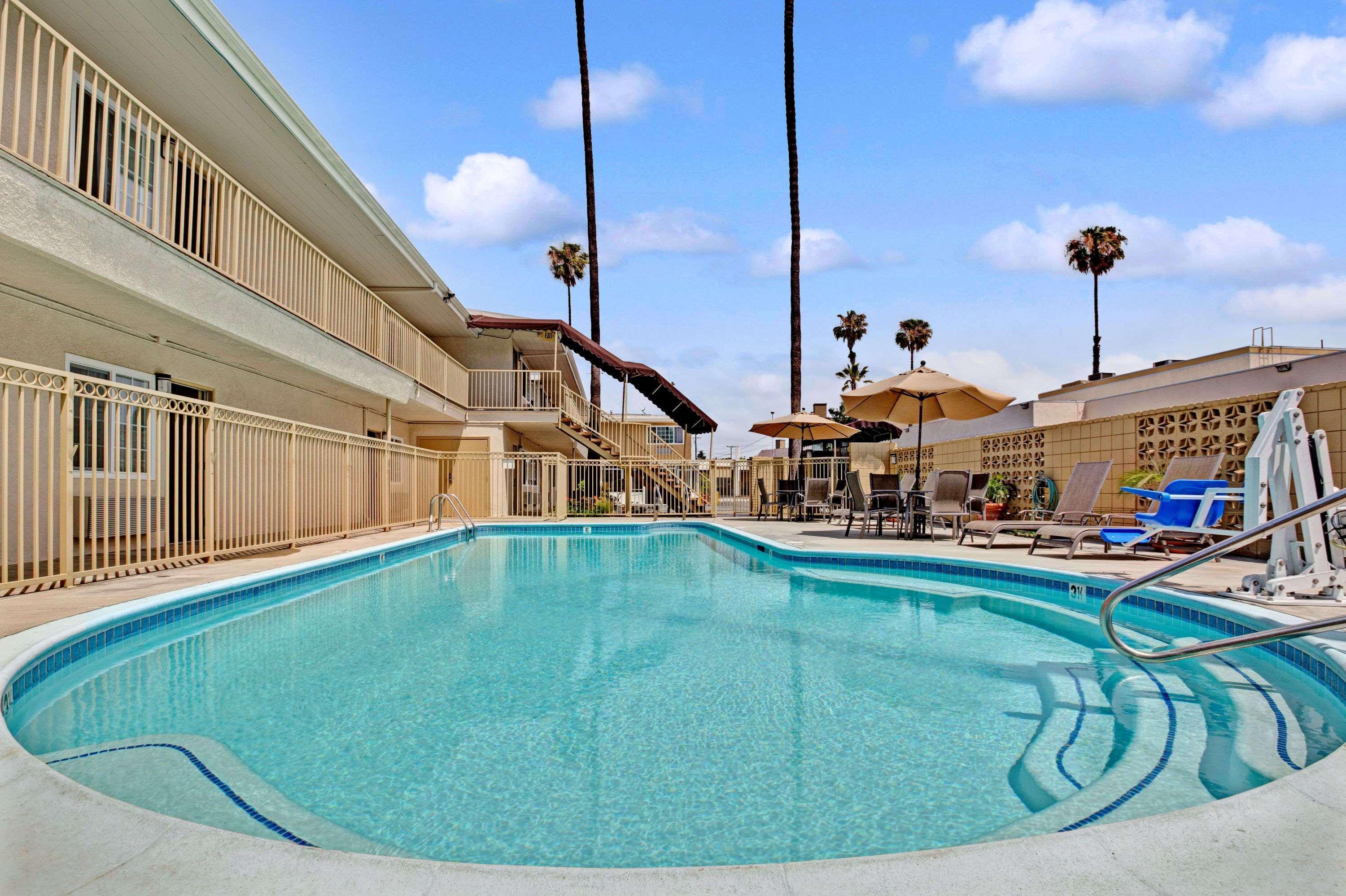Super 8 By Wyndham Los Angeles-Culver City Area Εξωτερικό φωτογραφία