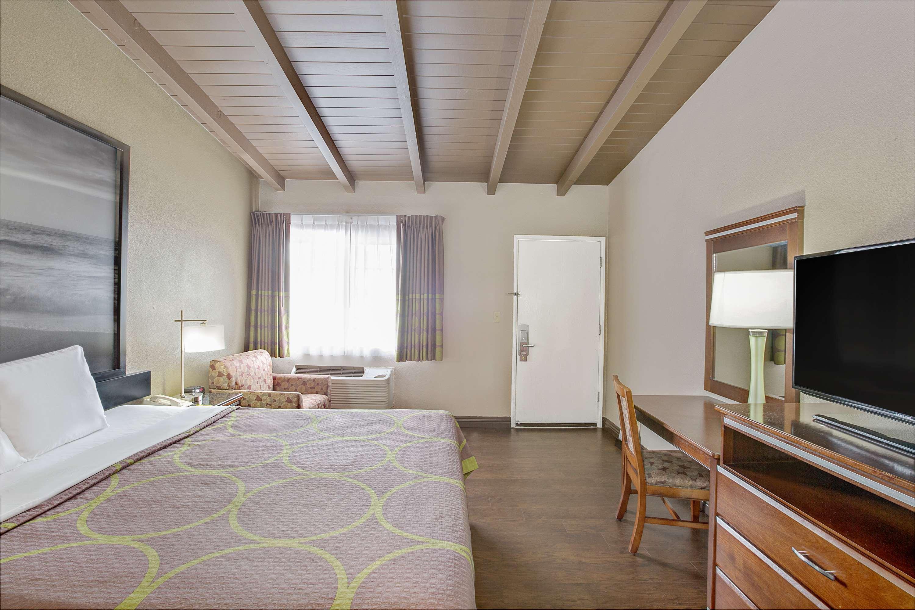 Super 8 By Wyndham Los Angeles-Culver City Area Εξωτερικό φωτογραφία