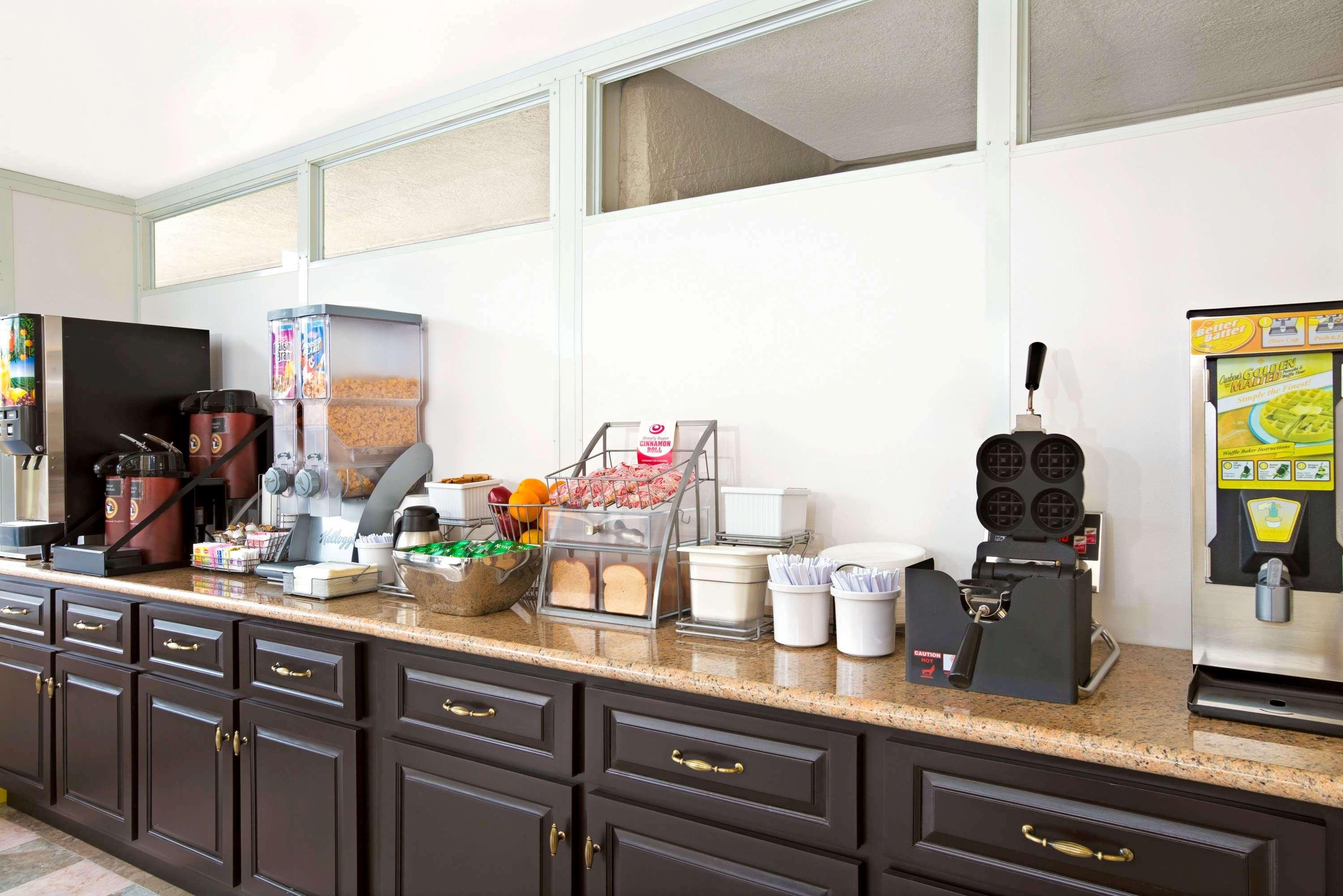 Super 8 By Wyndham Los Angeles-Culver City Area Εξωτερικό φωτογραφία