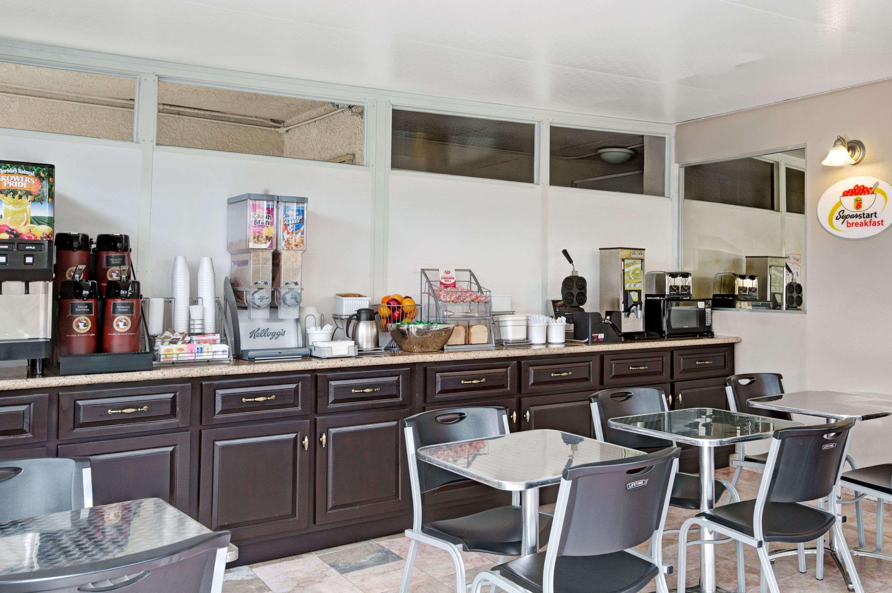 Super 8 By Wyndham Los Angeles-Culver City Area Εξωτερικό φωτογραφία