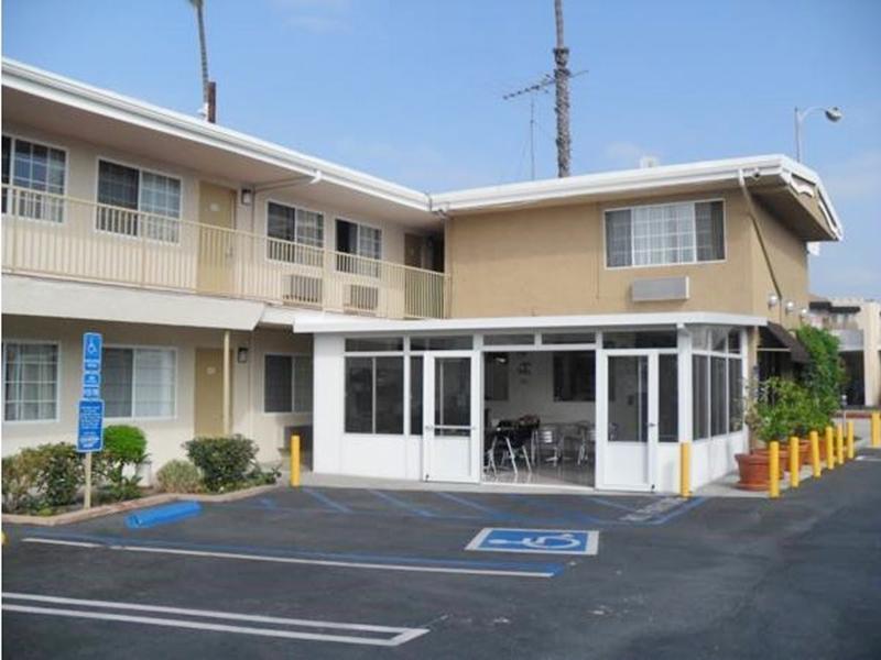 Super 8 By Wyndham Los Angeles-Culver City Area Εξωτερικό φωτογραφία