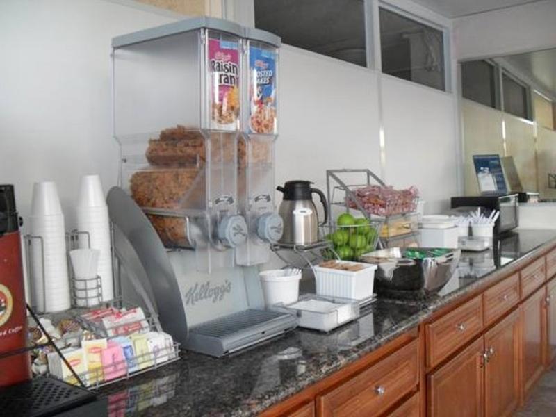 Super 8 By Wyndham Los Angeles-Culver City Area Εξωτερικό φωτογραφία
