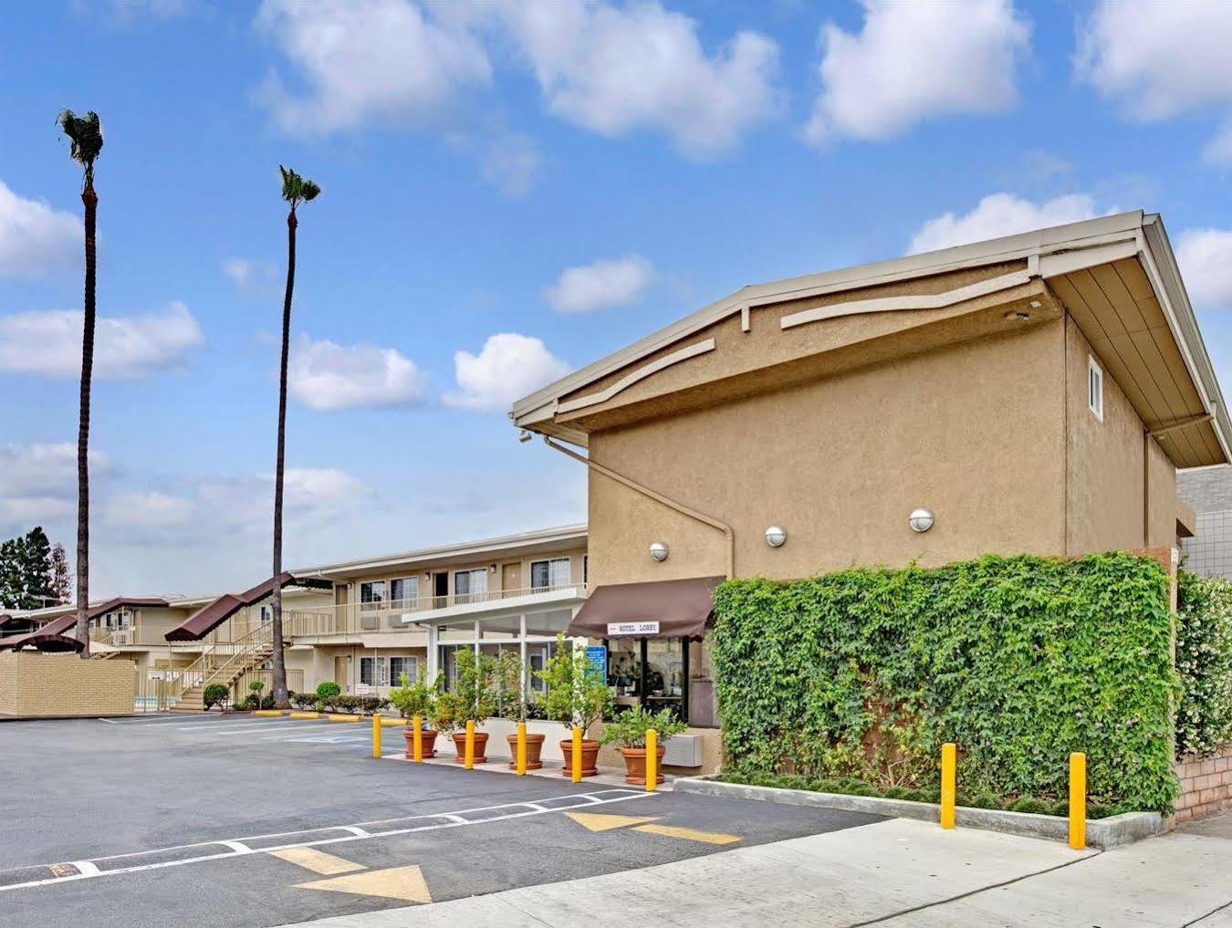 Super 8 By Wyndham Los Angeles-Culver City Area Εξωτερικό φωτογραφία