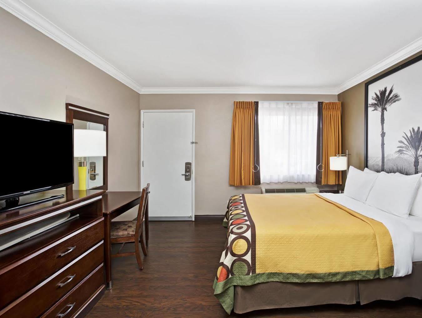 Super 8 By Wyndham Los Angeles-Culver City Area Εξωτερικό φωτογραφία